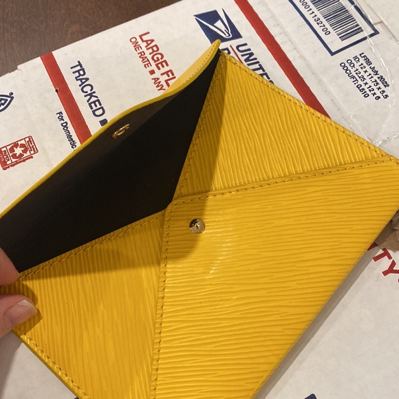 Louis Vuitton Epi Kirigami Pochette in Yellow - Picture 4 of 6